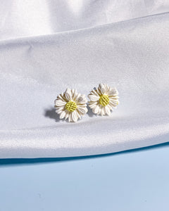 Daisy Dream - #2 Medium Studs (restock)