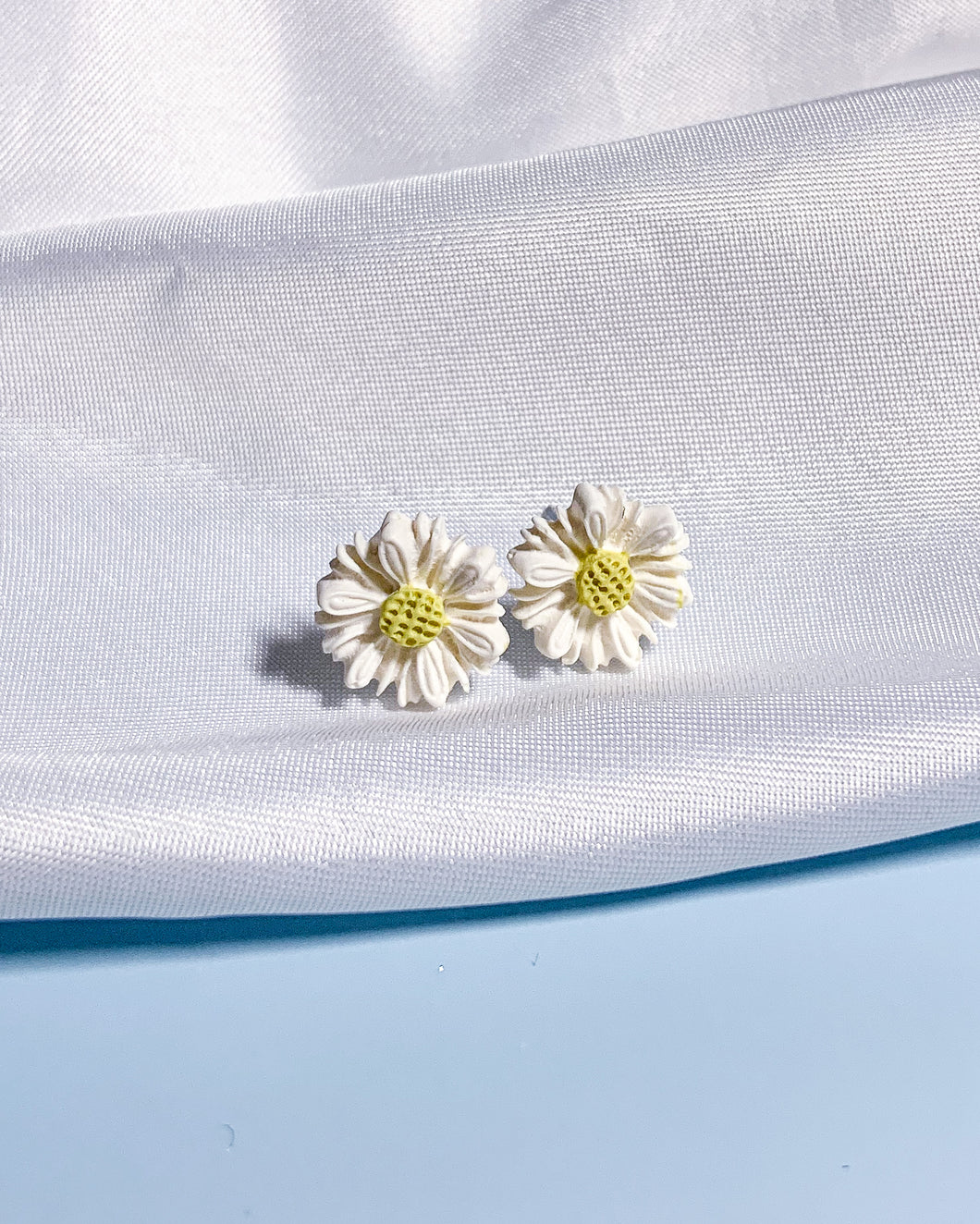 Daisy Dream - #2 Medium Studs (restock)